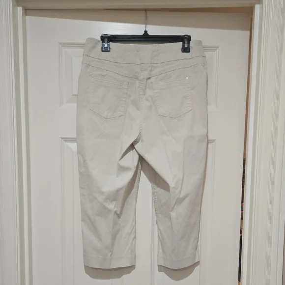 Westbound Women's Beige Capris - Picture 3 of 6